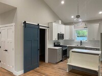 Building Photo - Like-new Asheville Home! Available NOW!