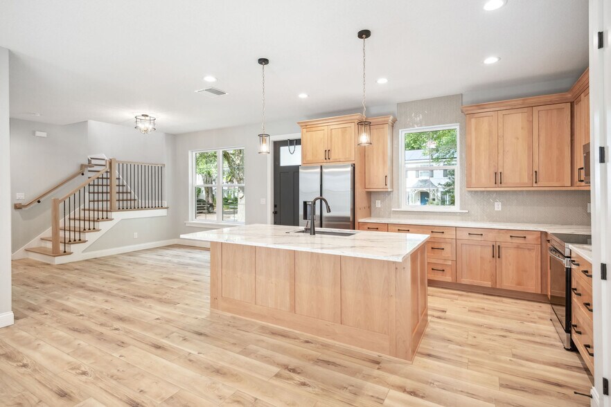 Building Photo - 444 Delaney Park Dr