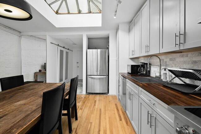 Building Photo - 354 Bowery-SI ID1035017P