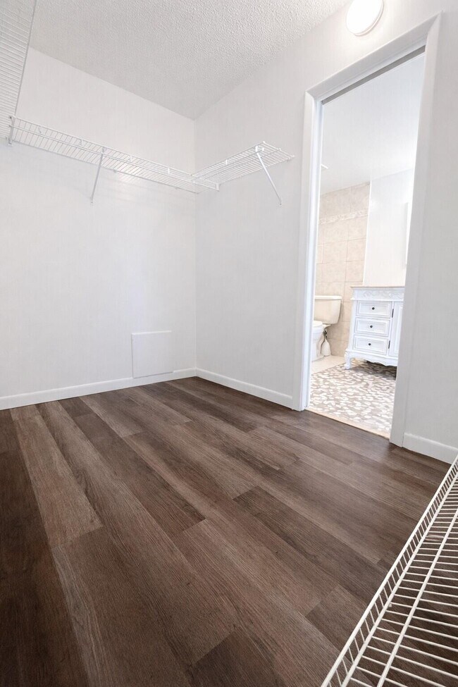 Building Photo - 931 Gardenia Dr