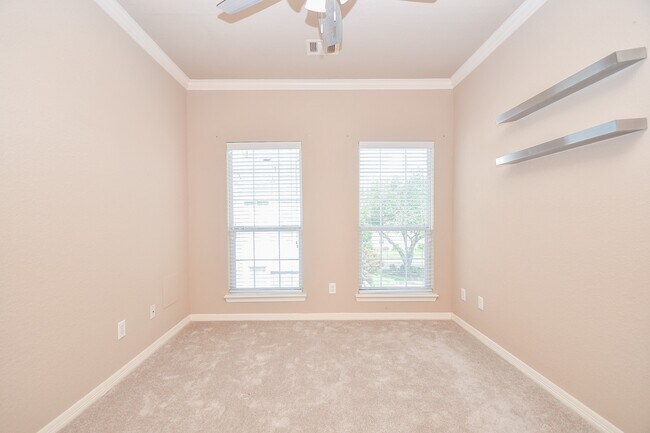 Building Photo - 3202 Holly Meadow Dr