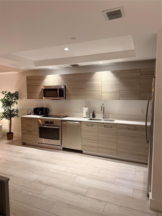 Building Photo - 121 NE 34th St