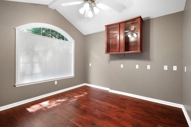 Building Photo - 3 Bed, 3 Bath Plus Office Home for Rent!!