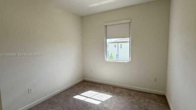 Building Photo - 2794 SE 26th Ave