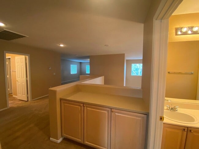 Building Photo - Gorgeous Rhodes Ranch Country Club home in Guard Gated Community!