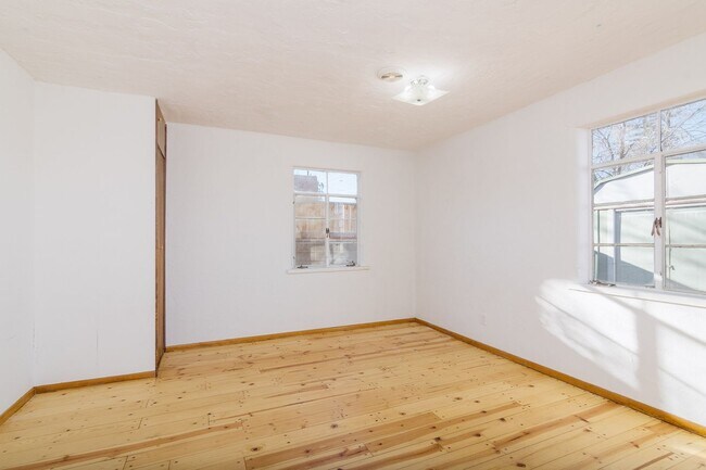 Building Photo - Santa Fe Traditional Home