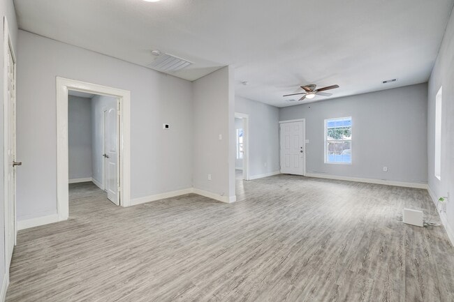 Building Photo - 4224 Marina St