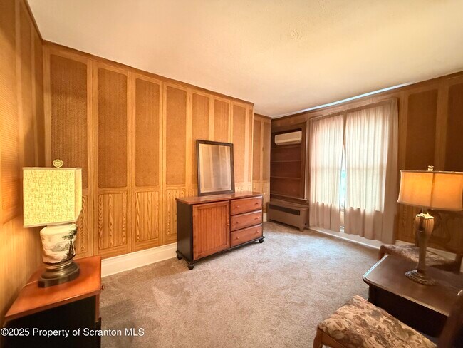 Building Photo - 629 Clay Ave