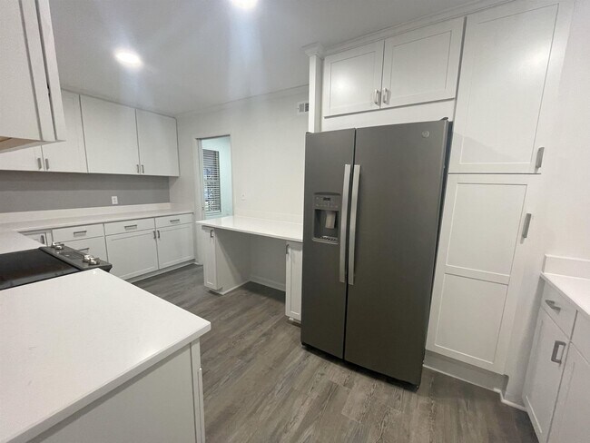 Building Photo - 4967 Kimball Ave