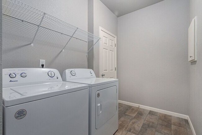 Building Photo - 5499 E Karen Ct