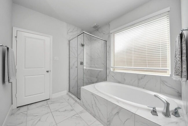 Building Photo - 8922 Golden Mist Dr