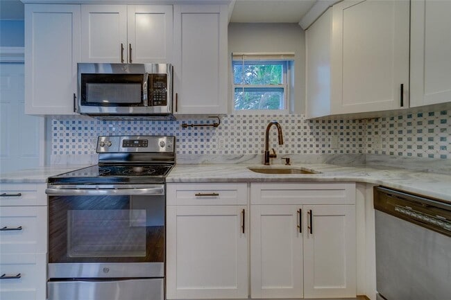 Building Photo - 3/2 home - Renovated in Dunedin