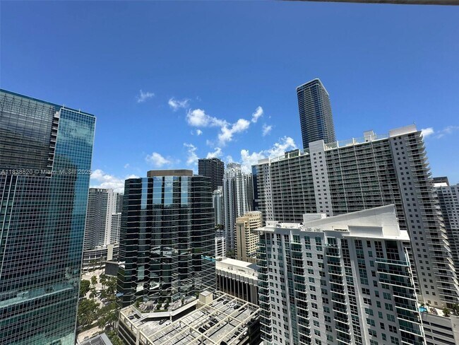 Building Photo - 1300 Brickell Bay Dr