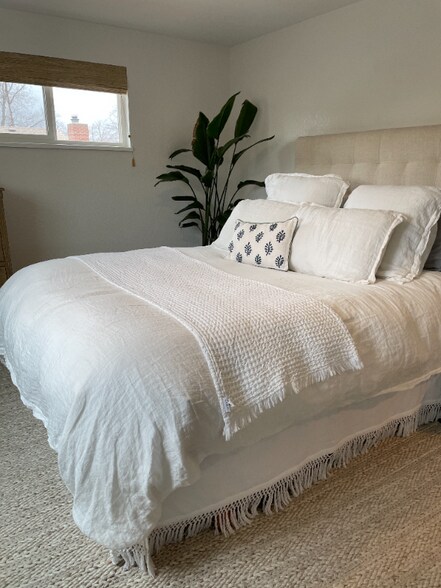 Building Photo - 4240 Aurora Ave