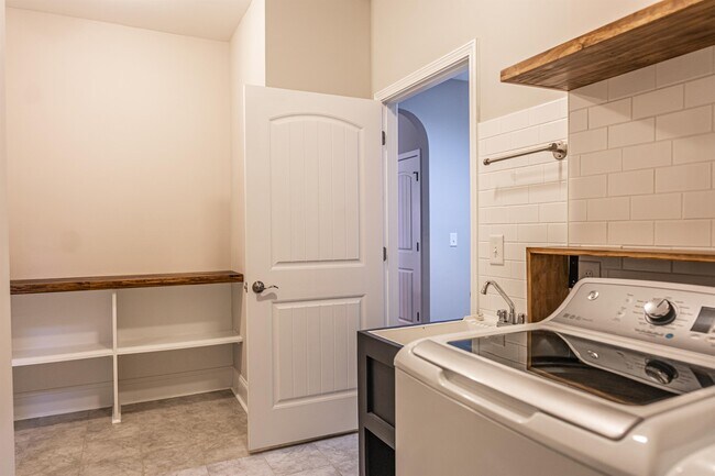 Building Photo - 153 Keowee Cir