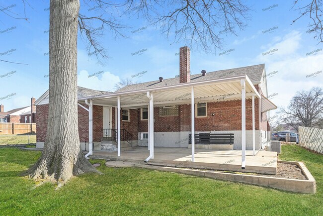 Building Photo - 180 Lemay Gardens Dr