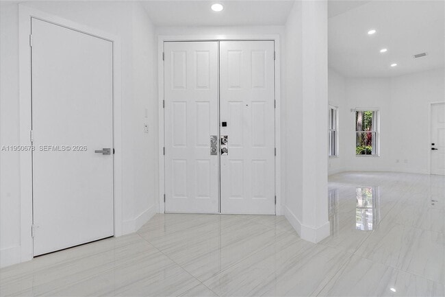 Building Photo - 21301 NE 38th Ave