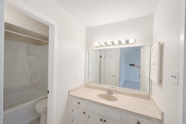 Building Photo - 14555 Wunderlich Dr