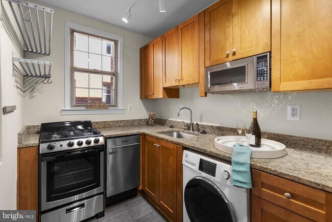Building Photo - 1441 Euclid St NW