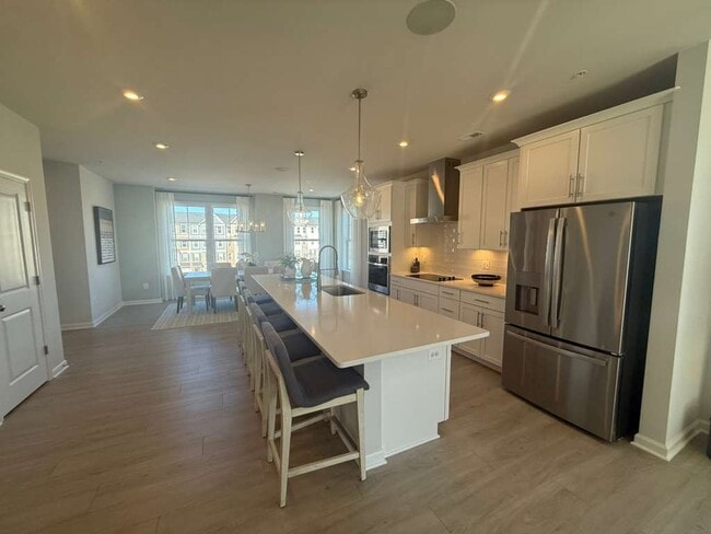 Building Photo - 809 Birchwood Hl Pl