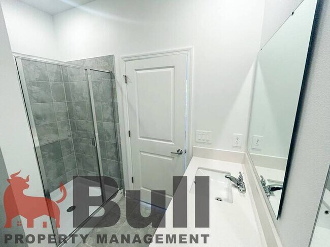 Building Photo - 2786 Fitness St