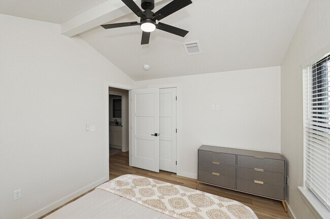Building Photo - 8813 Oakleaf Ct