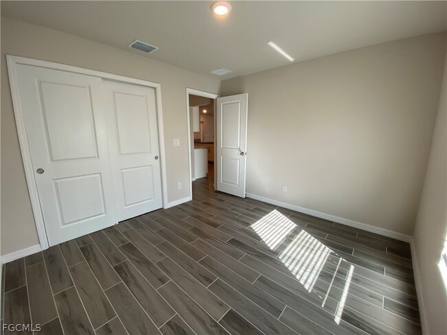 Building Photo - 2513 NW 14th Pl