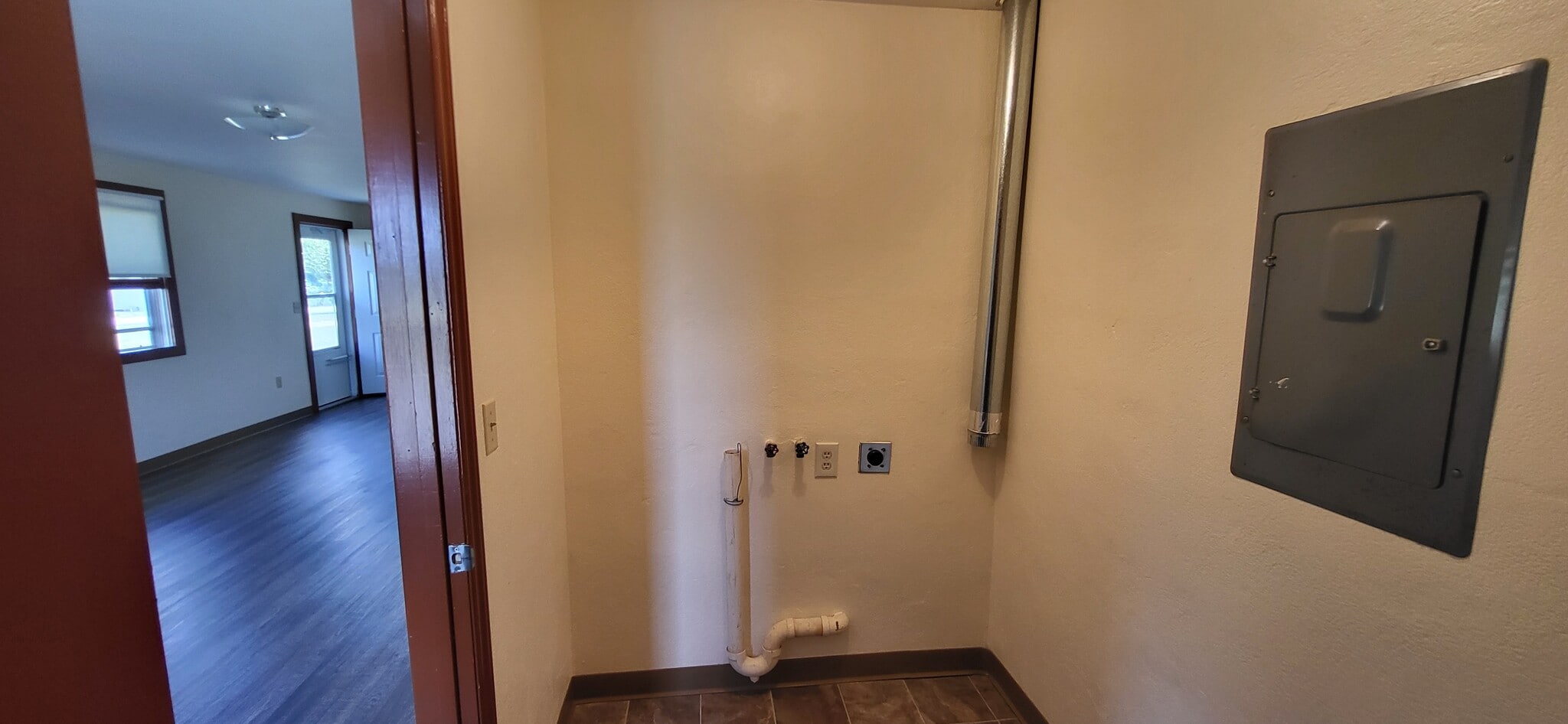 Washer / Dryer Hookup - 4085 Falling Creek Rd