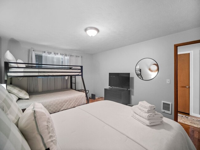 Building Photo - Comfort & Convenience in the Heart of Spok...