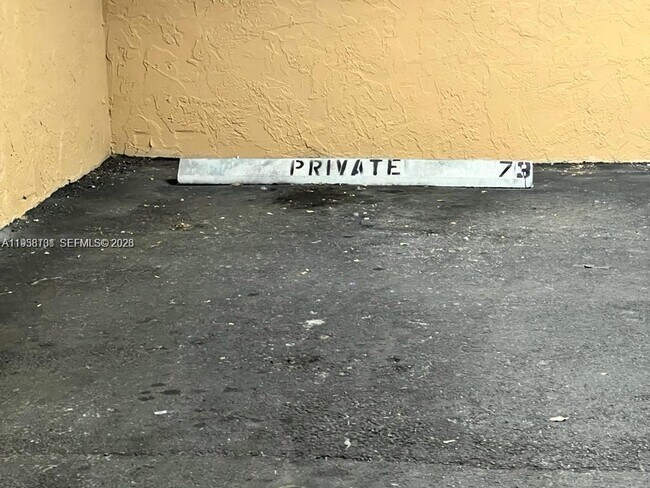 Building Photo - 1305 W 53rd St