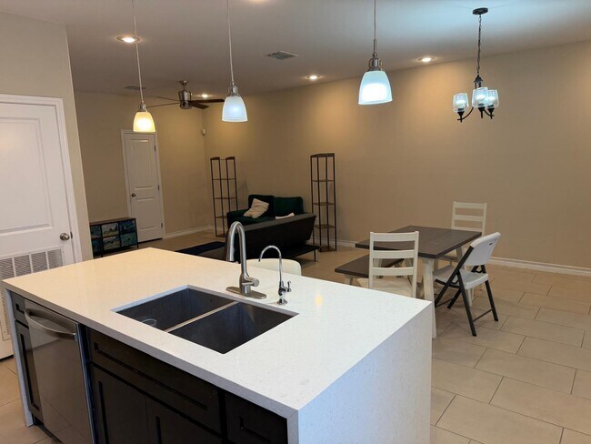 Building Photo - 7917 Elka Lp