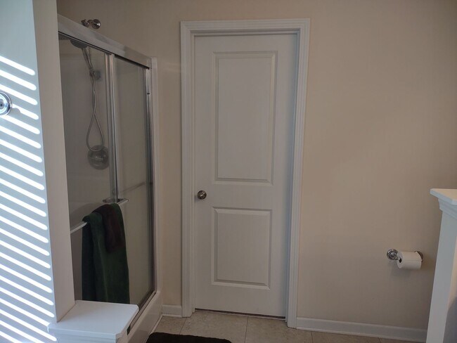 Building Photo - Fabulous Four Bedroom Home in Southeast Columbia!