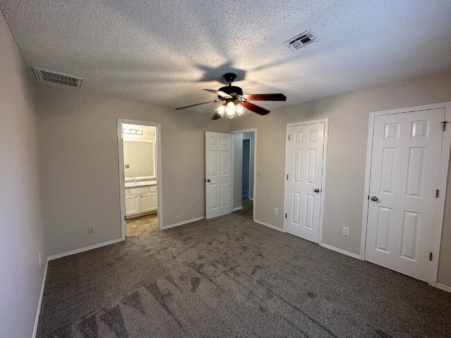 Building Photo - 1306 Cresent St
