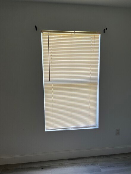 Building Photo - 4712 Golfview Blvd