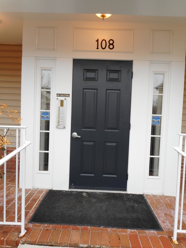 Building Photo - 108 Bayland Dr