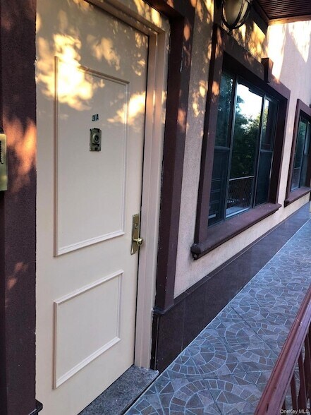 Building Photo - 40-35 95th St