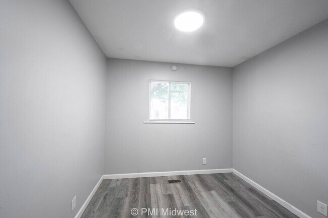 Building Photo - "Charming 3-Bed Home on Dubarry Road – Coz...