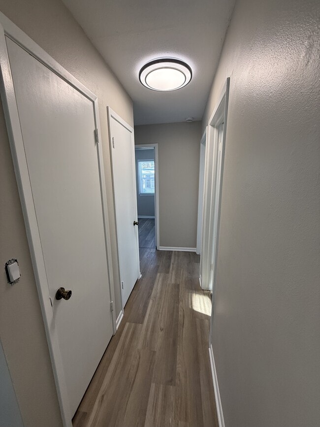 Building Photo - 1001 Caroline Terrace