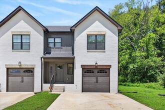 Building Photo - 1088 Old Clarksville Pike
