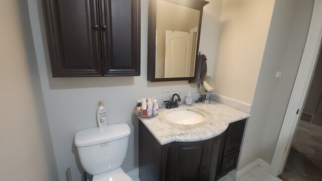 Building Photo - 15358 Leadwell St