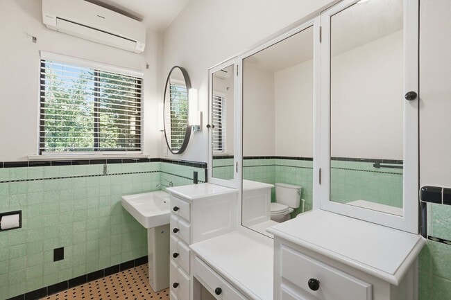 Building Photo - Elegant 3-Bedroom Home in Historic Tucson