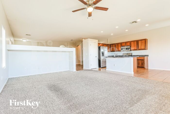 Building Photo - 33827 N Slate Creek Dr