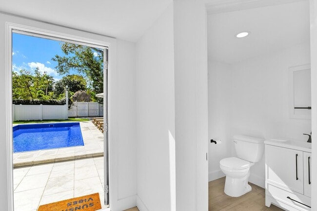 Building Photo - 3210 Palm Dr