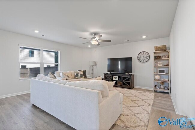 Building Photo - 27758 Whitechapel Ln
