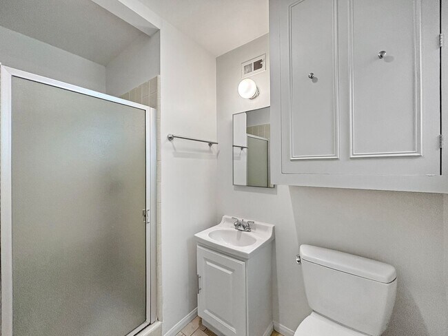 Building Photo - Beautiful 5BD/3BA House Near SDSU W/ W/D, ...