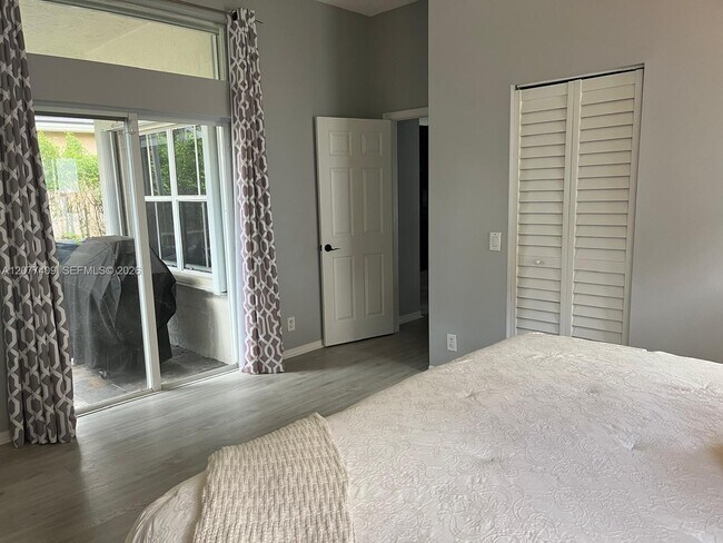 Building Photo - 761 Tanglewood Cir