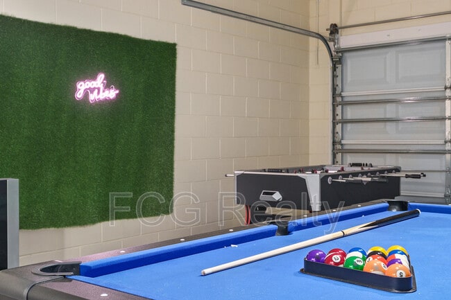 Building Photo - 825 Wildflower Rd