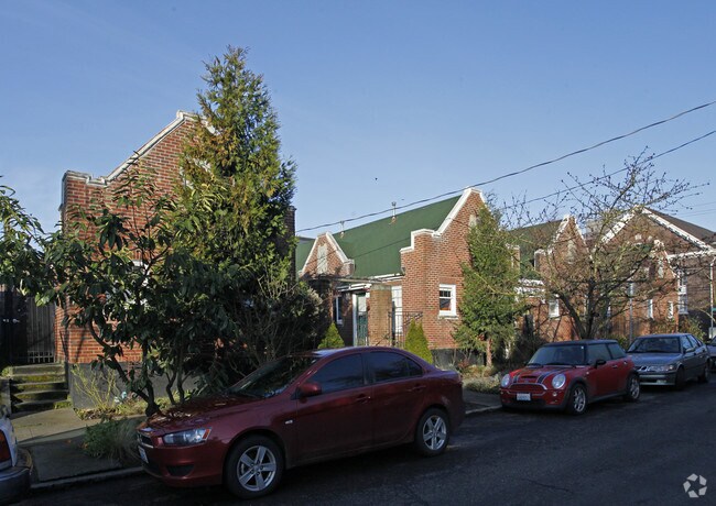 Building Photo - Broadway Court