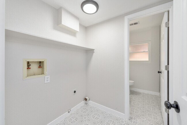 Building Photo - 18912 E Kansas Dr