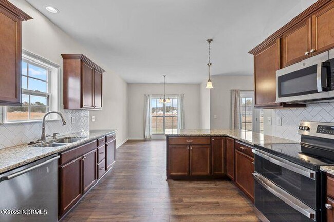 Building Photo - 361 Sequoia Dr
